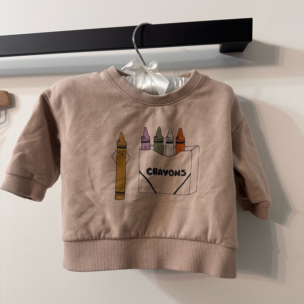 Griege Crayon Sweatshirt size 6-9M.